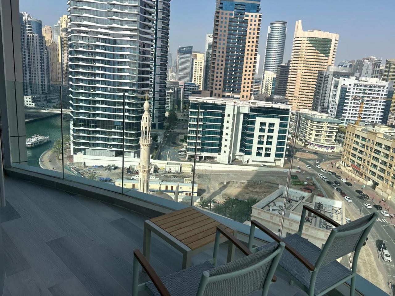 Dubai Marina Walk Gem Modern Apartments With Pool & Gym Access, Steps To Beach & Metro Managed By Sunnyhomes Rum bild